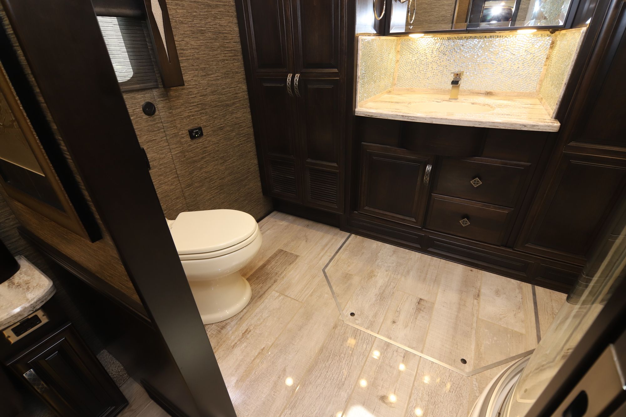 Used 2017 Newmar London Aire 4535 Class A  For Sale
