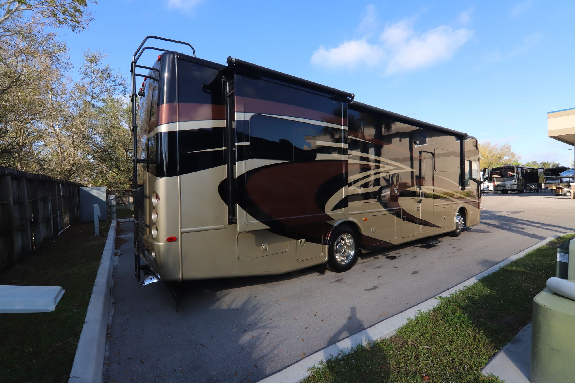 Used 2015 Thor Palazzo 33.3 Class A  For Sale