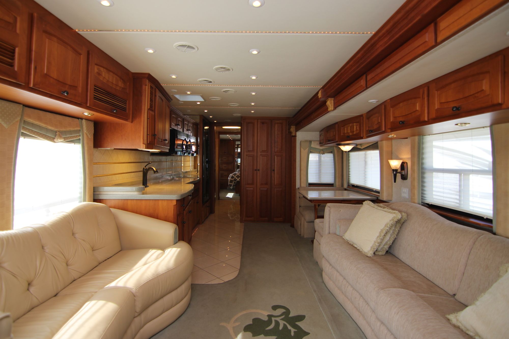 Used 2005 Newmar Essex 4506 Class A  For Sale