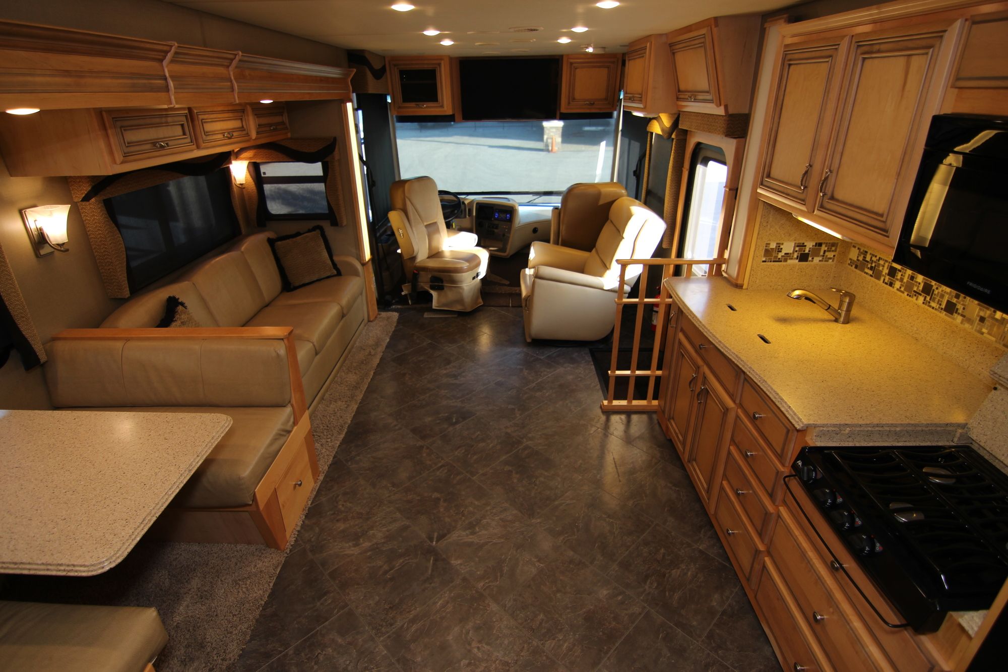 Used 2014 Newmar Canyon Star 3650 Class A  For Sale