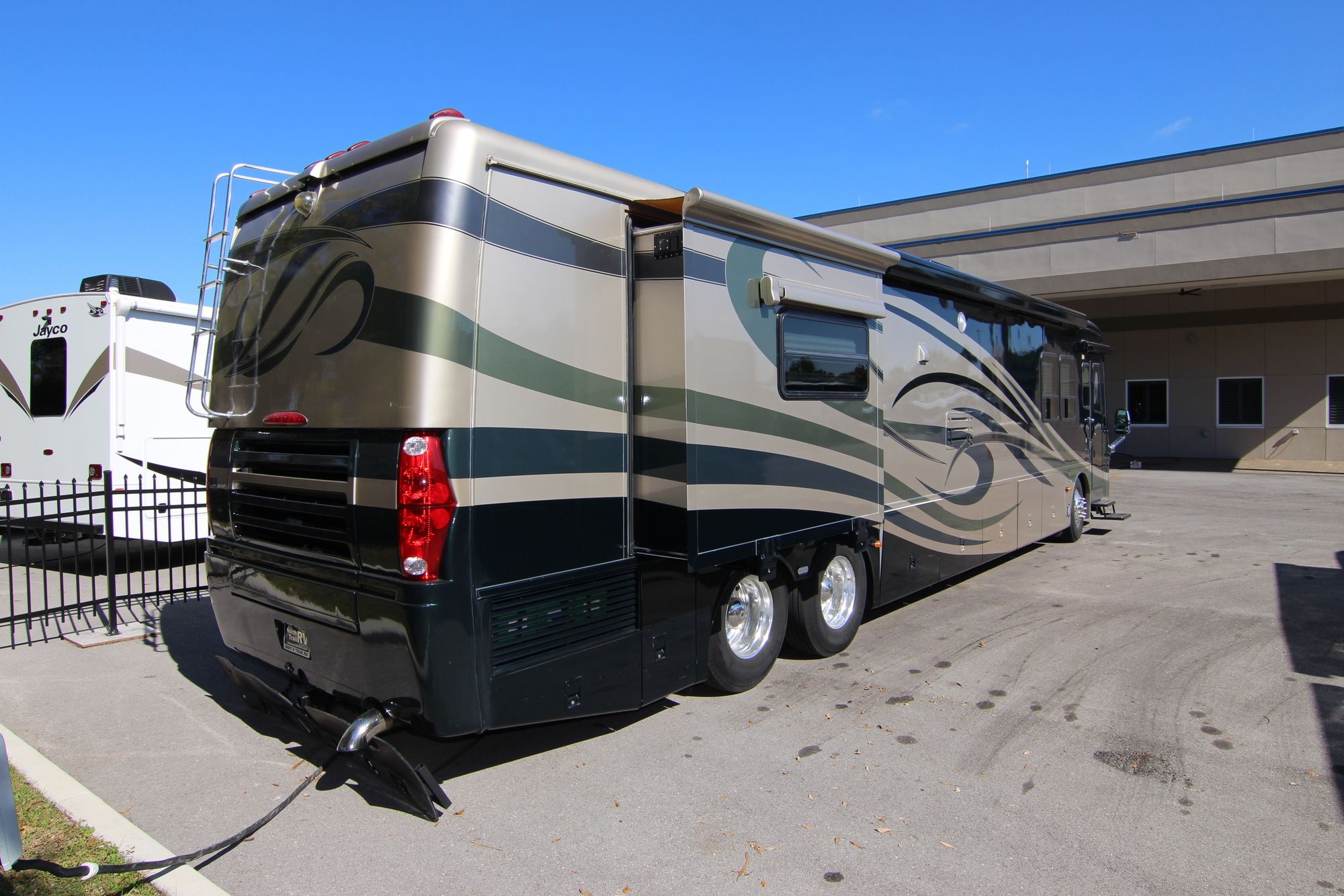 Used 2005 Newmar Essex 4506 Class A  For Sale
