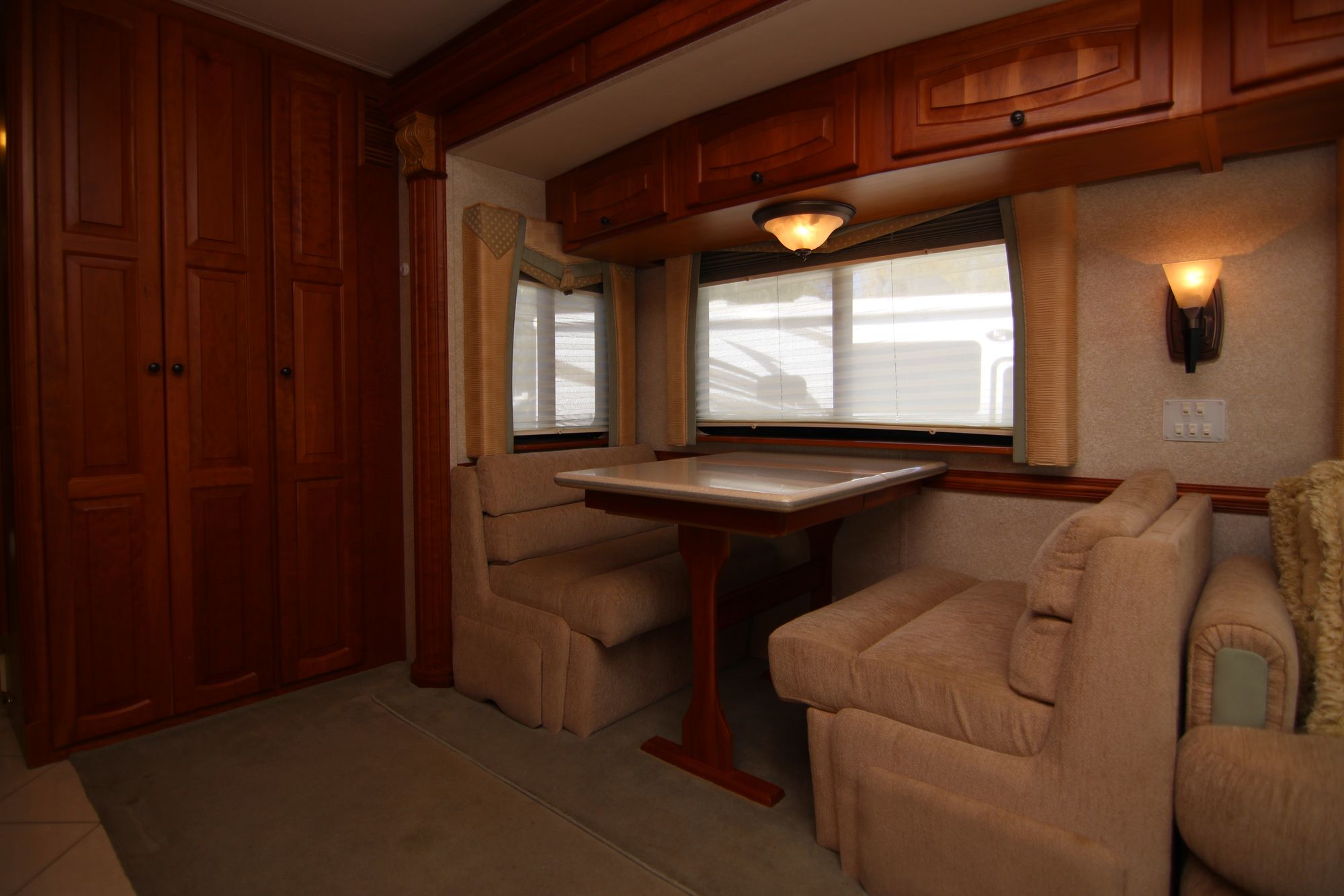 Used 2005 Newmar Essex 4506 Class A  For Sale