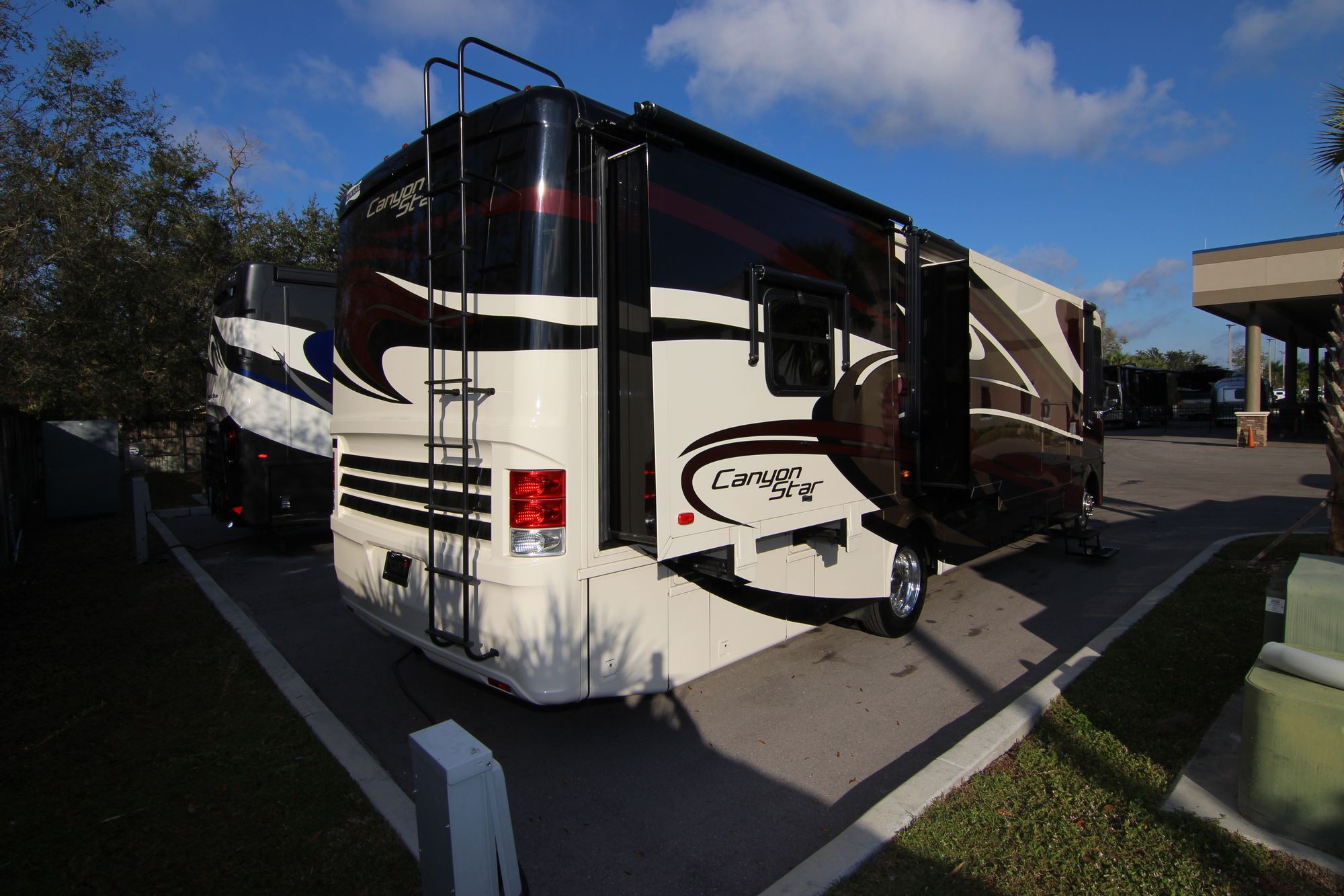 Used 2014 Newmar Canyon Star 3650 Class A  For Sale