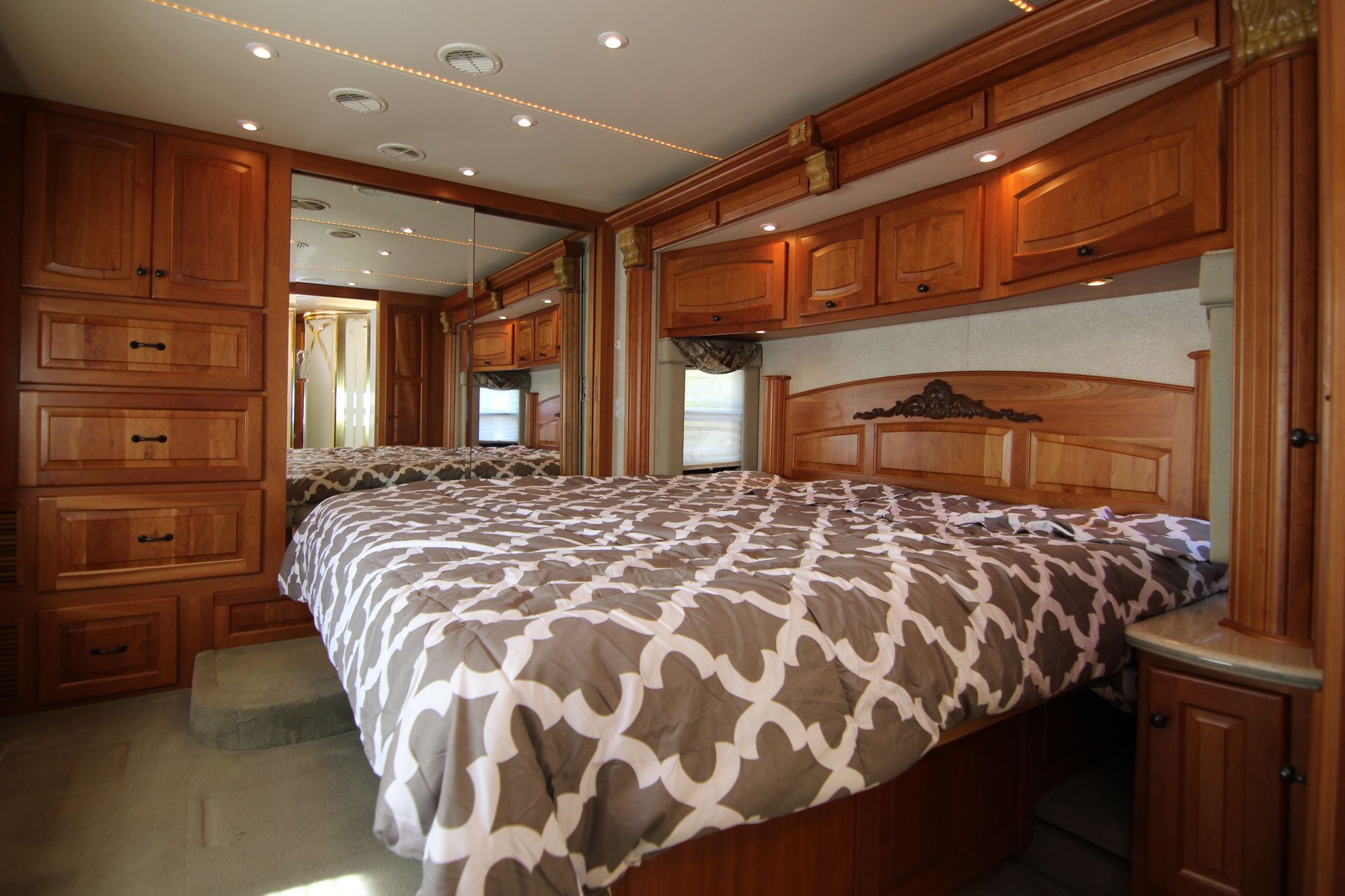 Used 2005 Newmar Essex 4506 Class A  For Sale