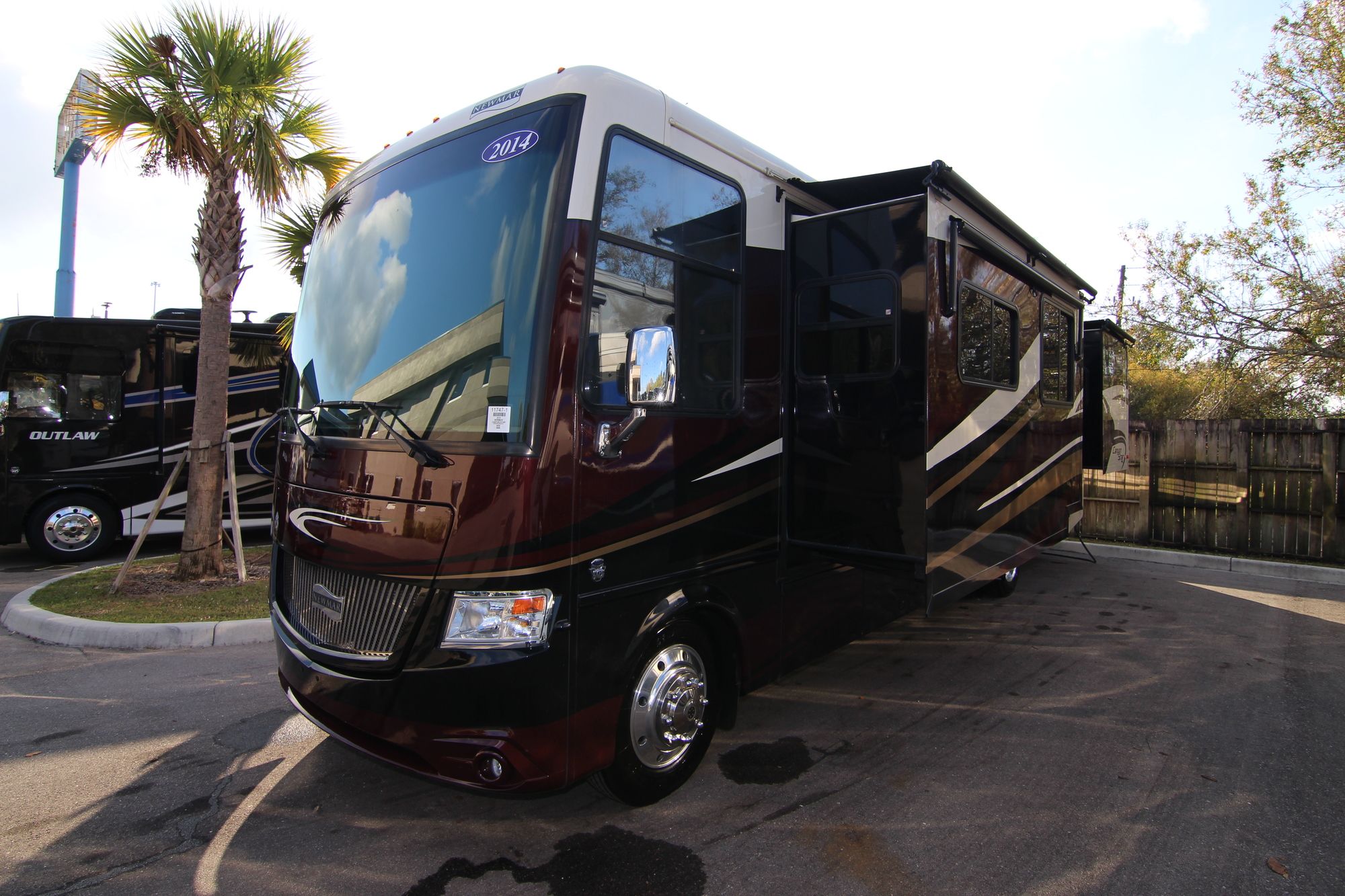 Used 2014 Newmar Canyon Star 3650 Class A  For Sale