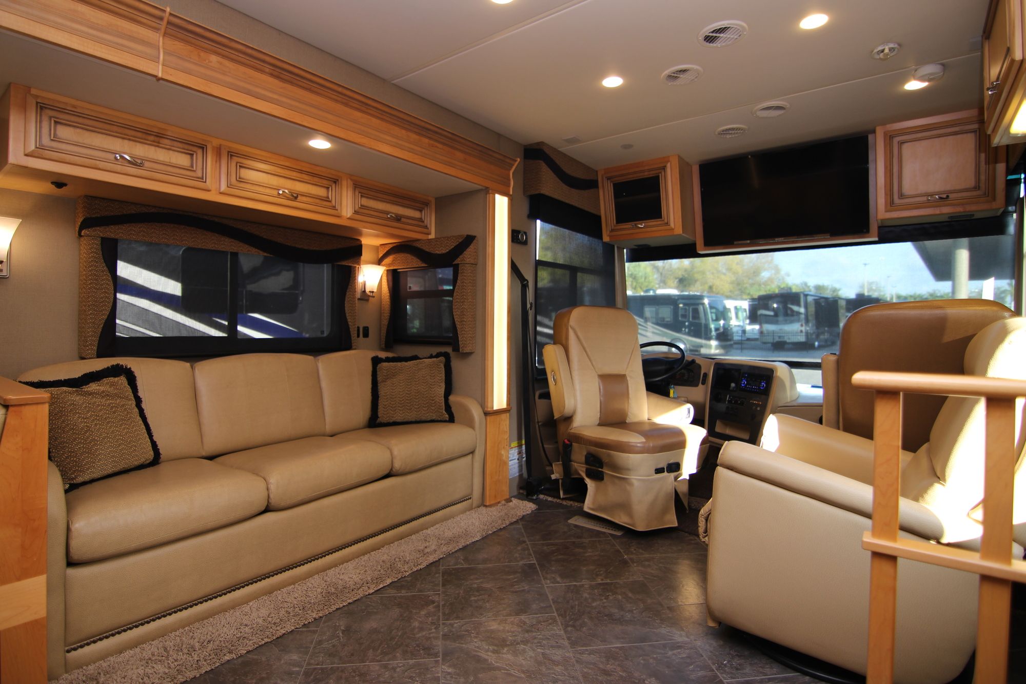 Used 2014 Newmar Canyon Star 3650 Class A  For Sale