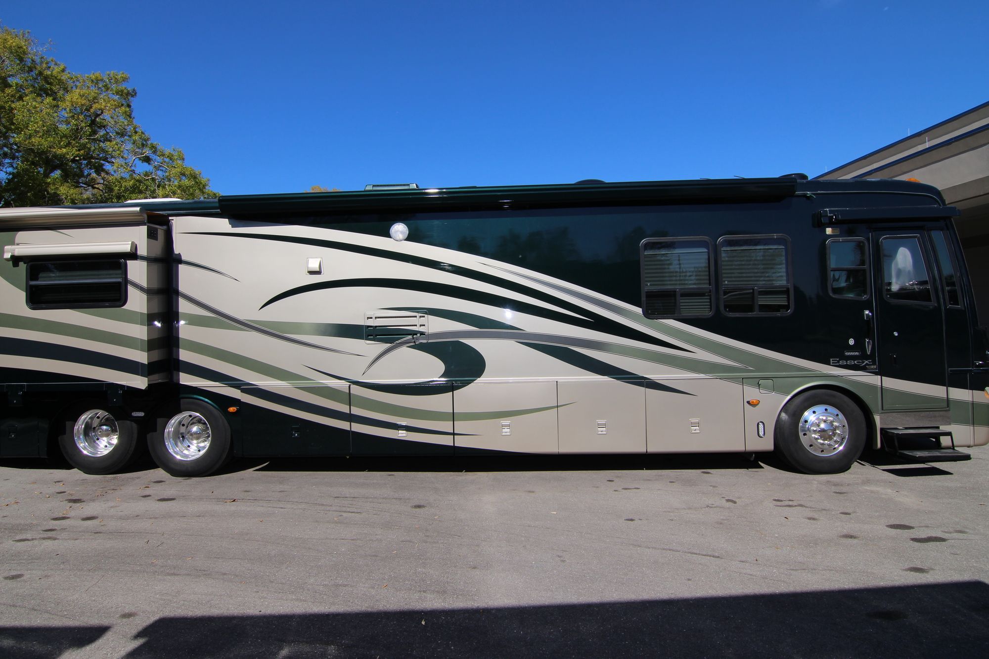 Used 2005 Newmar Essex 4506 Class A  For Sale