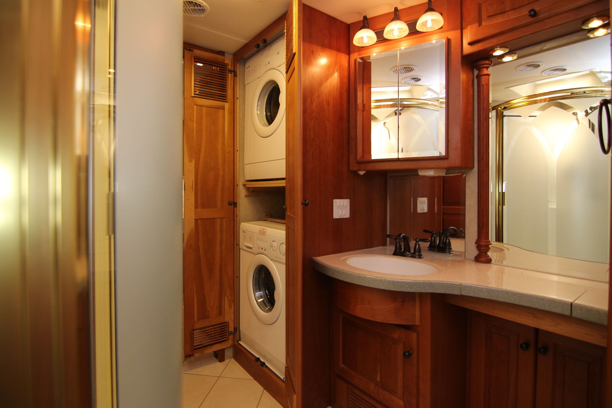 Used 2005 Newmar Essex 4506 Class A  For Sale