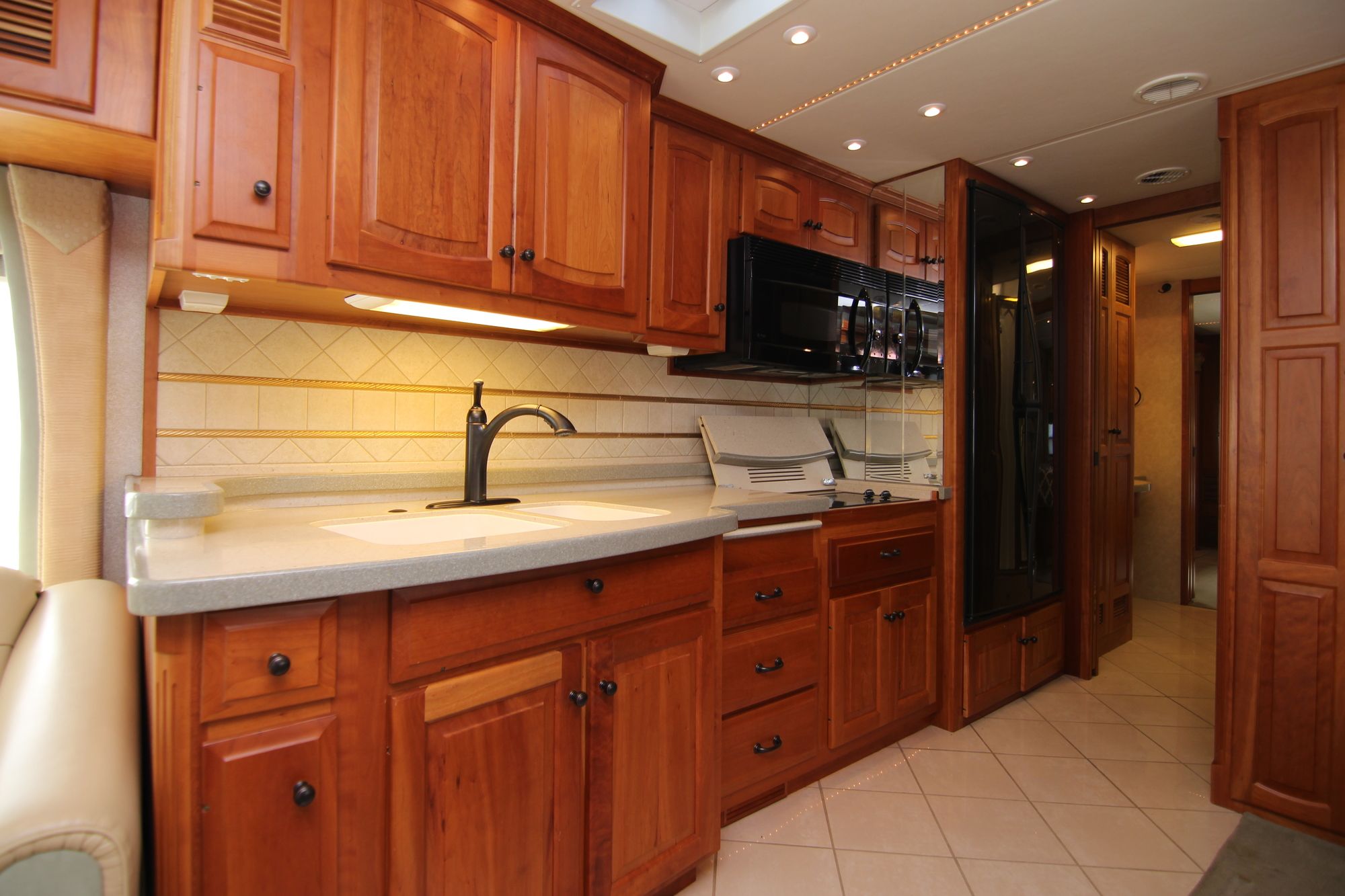 Used 2005 Newmar Essex 4506 Class A  For Sale