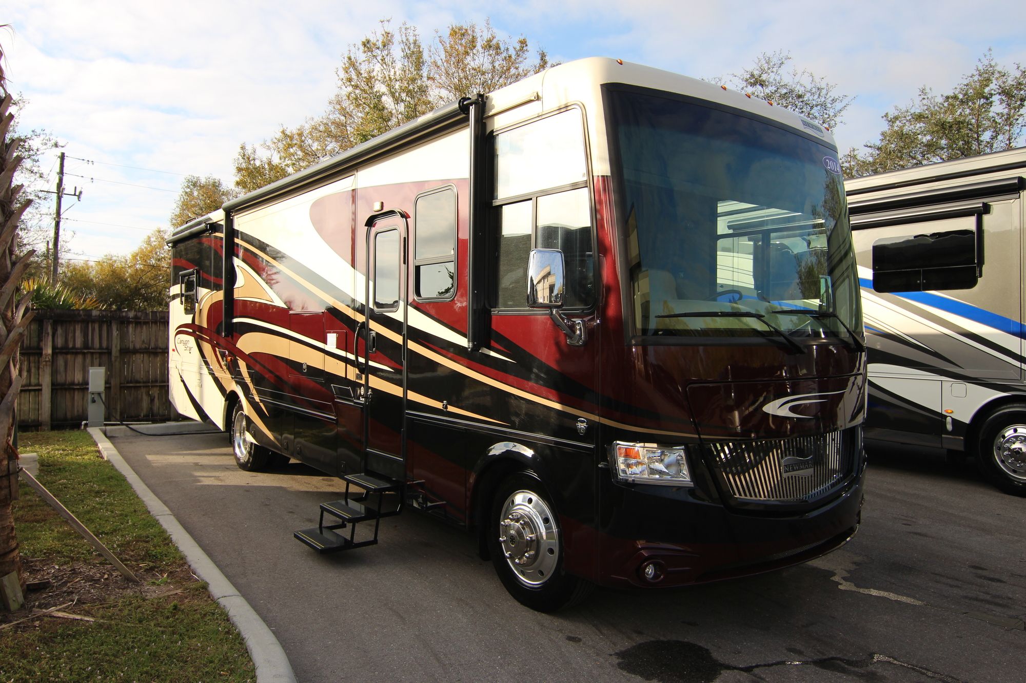 Used 2014 Newmar Canyon Star 3650 Class A  For Sale