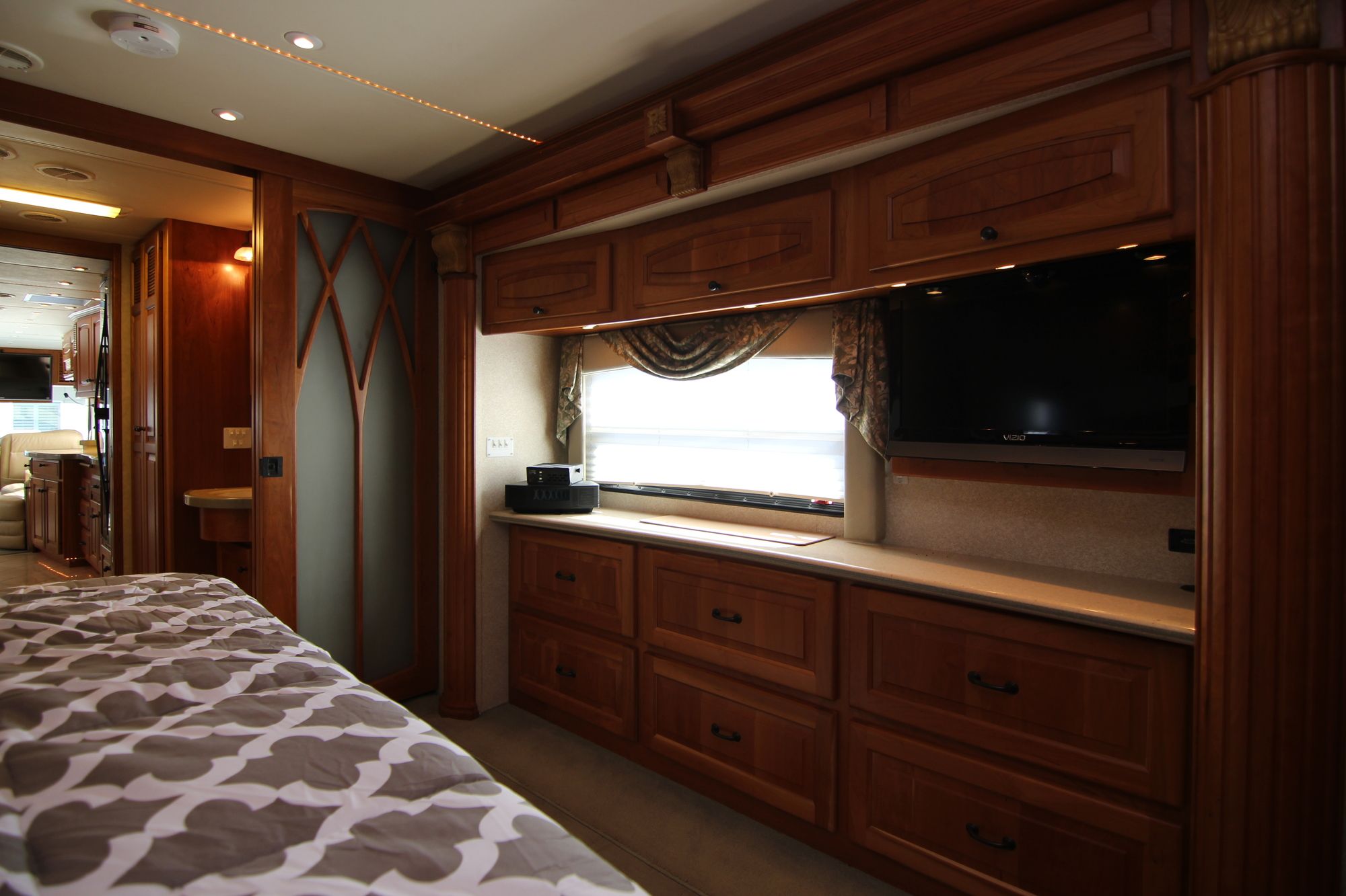 Used 2005 Newmar Essex 4506 Class A  For Sale