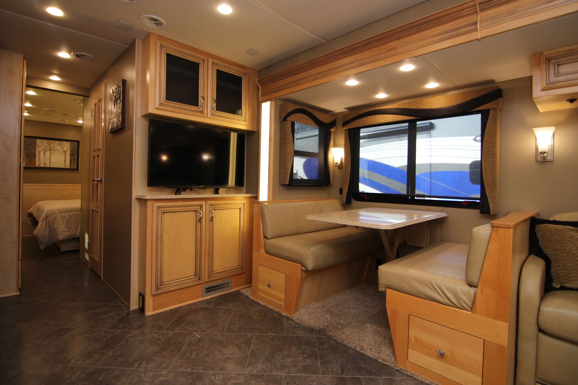 Used 2014 Newmar Canyon Star 3650 Class A  For Sale