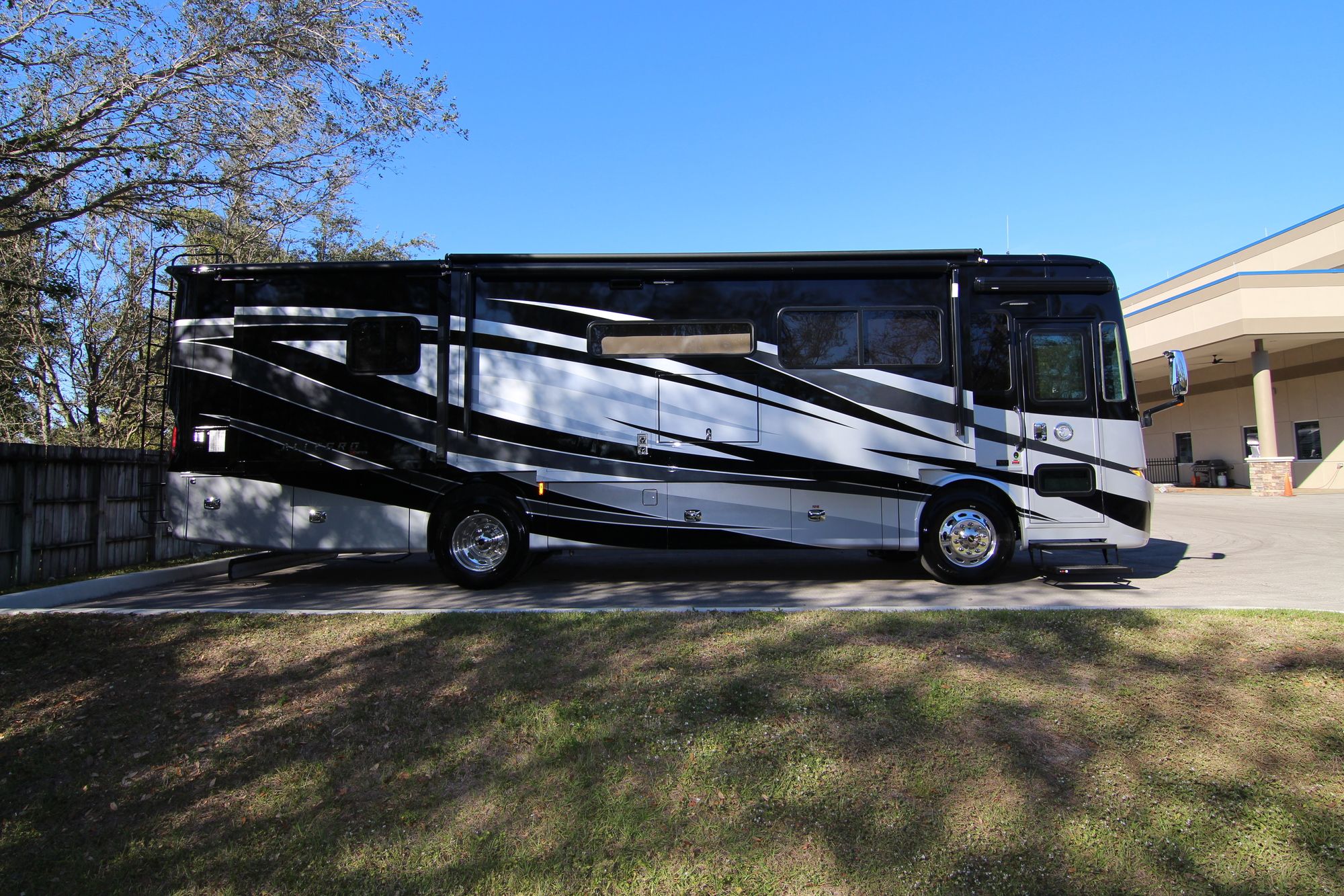 New 2019 Tiffin Motor Homes Allegro Red 33AA Class A  For Sale