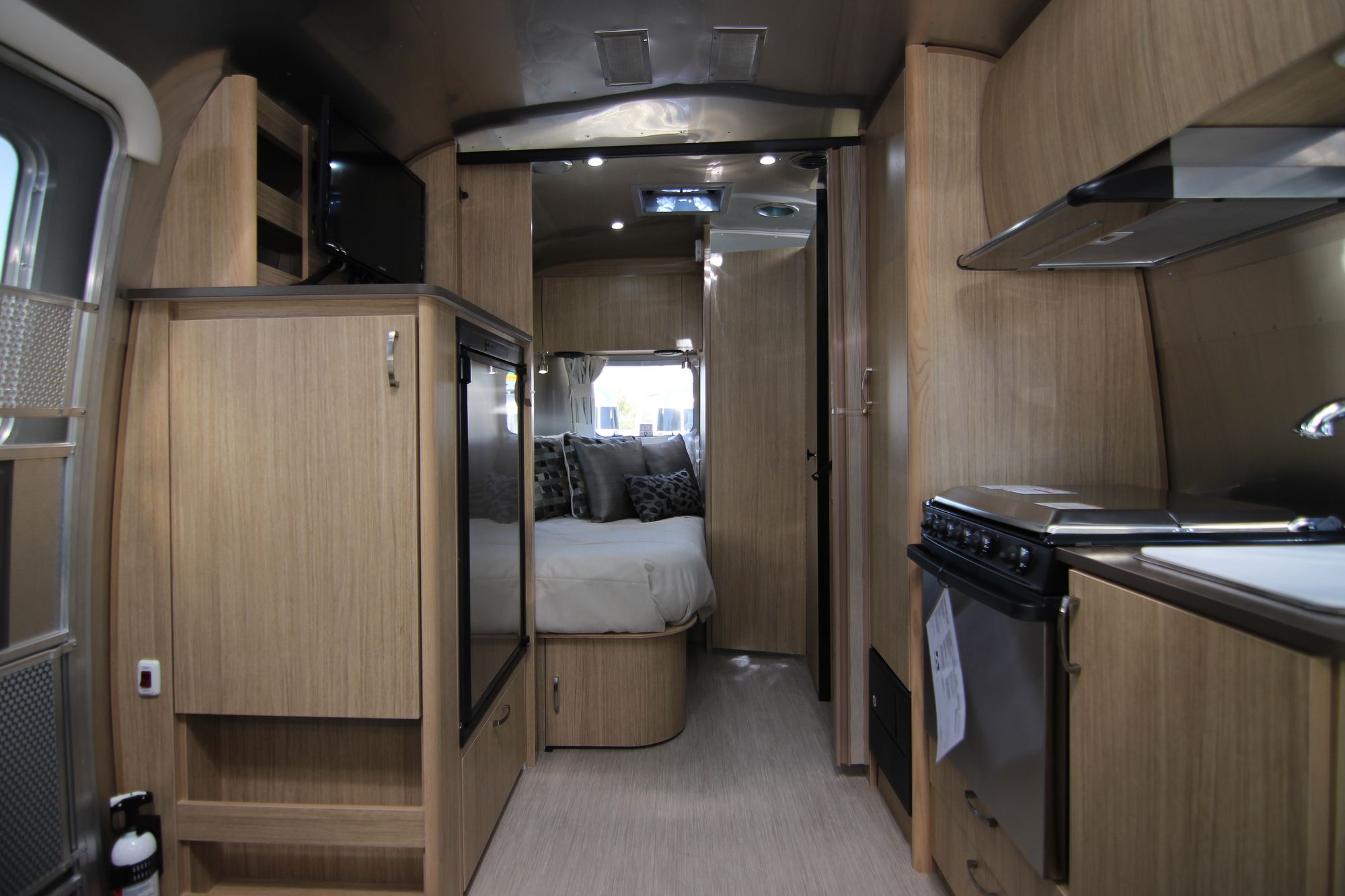 New 2019 Airstream Flying Cloud 19CB Travel Trailer  For Sale