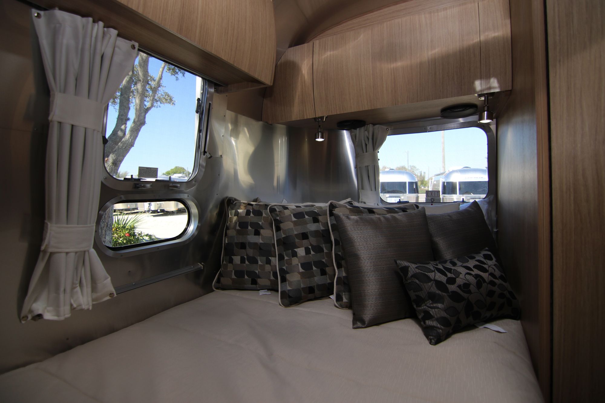 New 2019 Airstream Flying Cloud 19CB Travel Trailer  For Sale