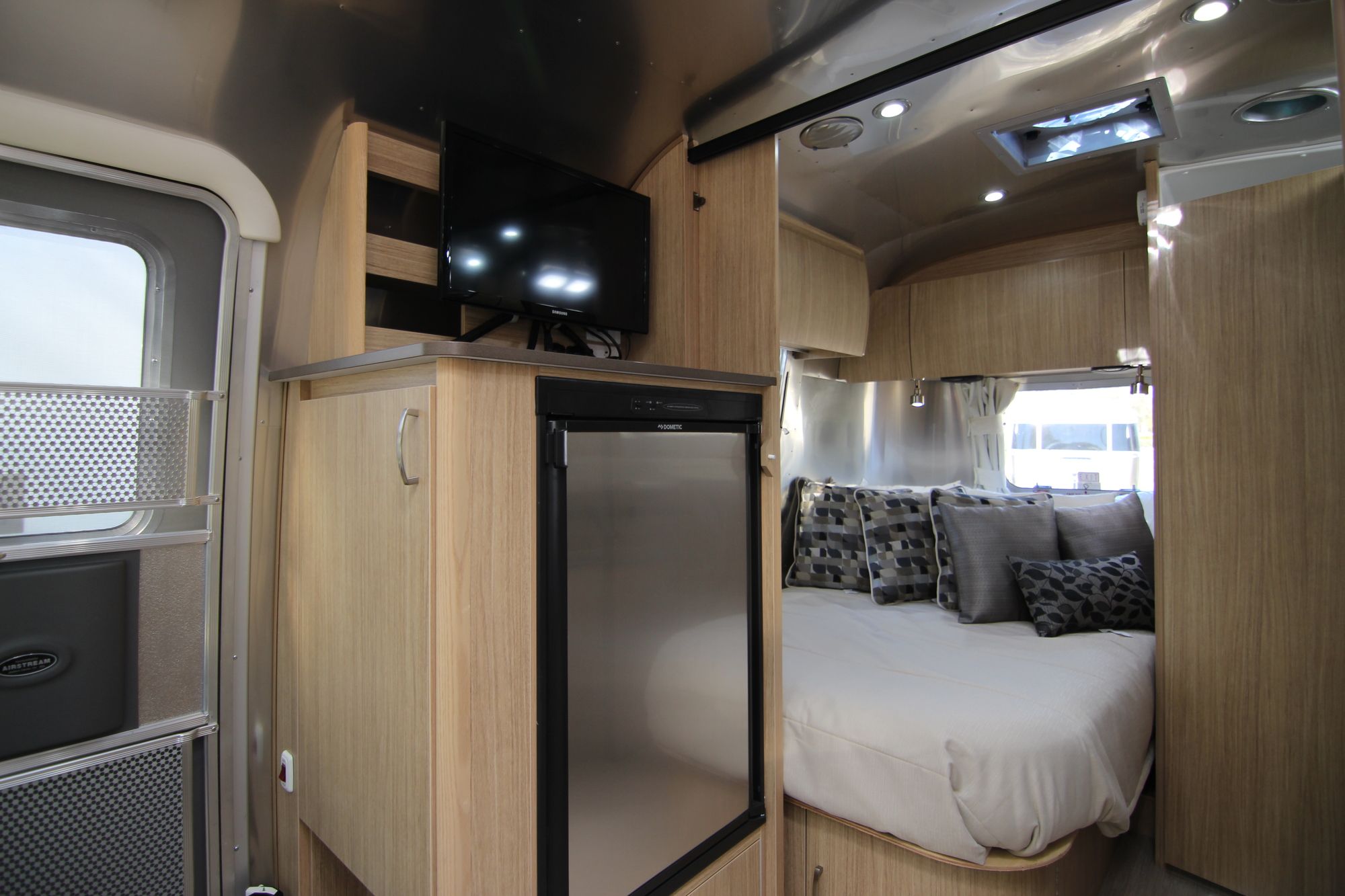 New 2019 Airstream Flying Cloud 19CB Travel Trailer  For Sale