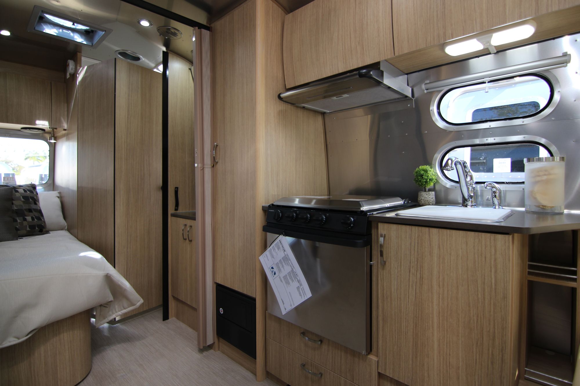 New 2019 Airstream Flying Cloud 19CB Travel Trailer  For Sale