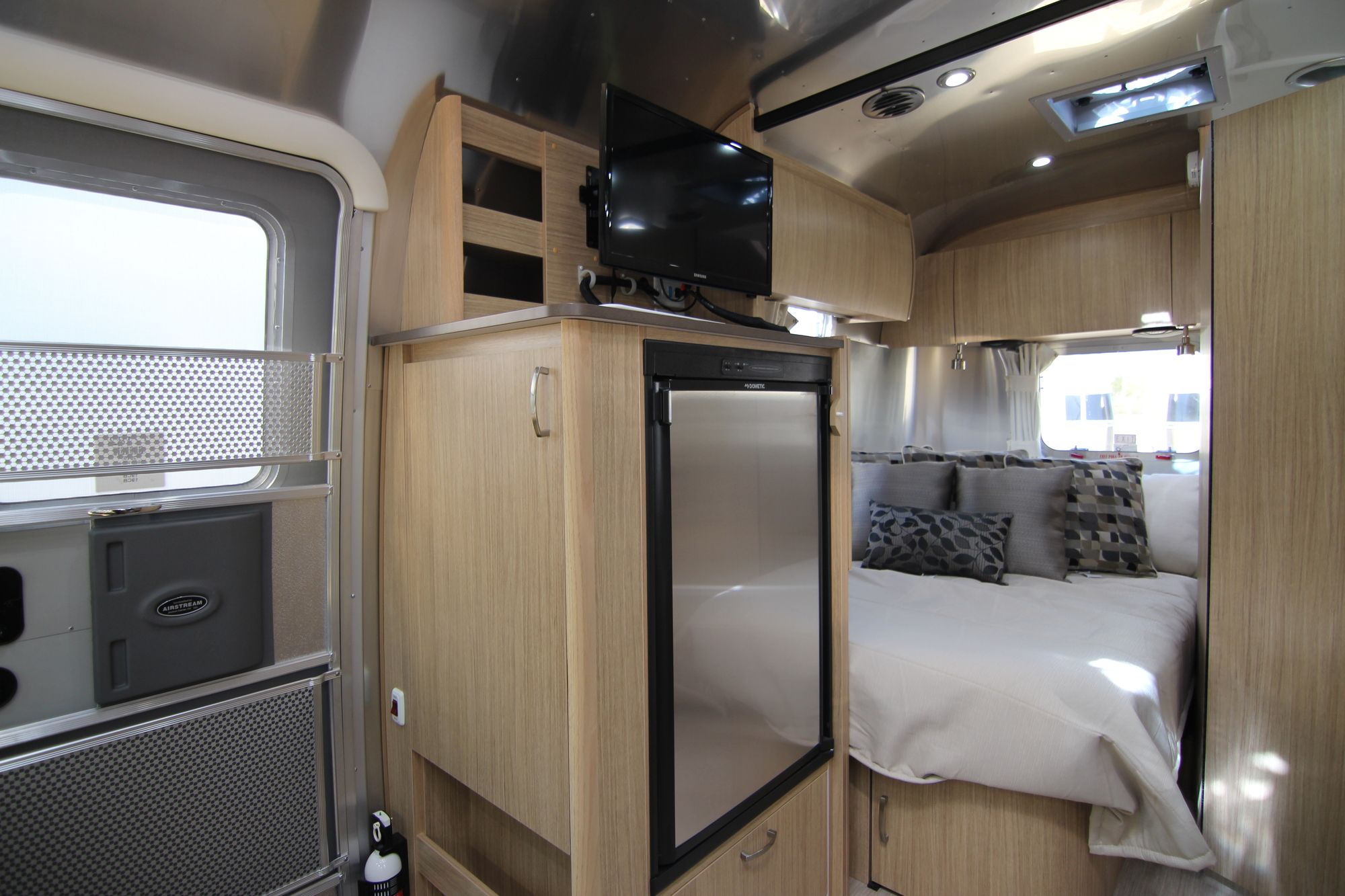 New 2019 Airstream Flying Cloud 19CB Travel Trailer  For Sale