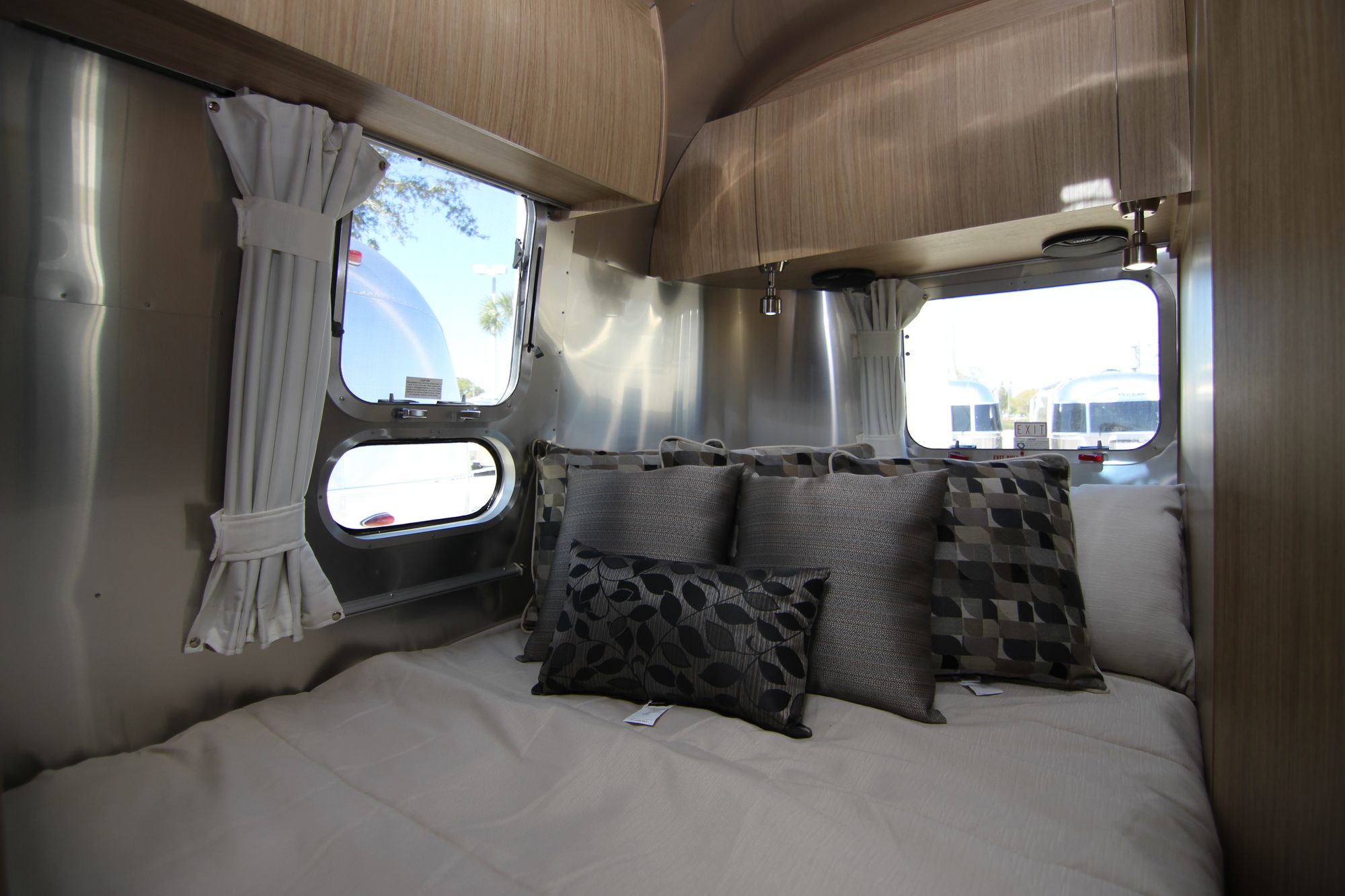 New 2019 Airstream Flying Cloud 19CB Travel Trailer  For Sale