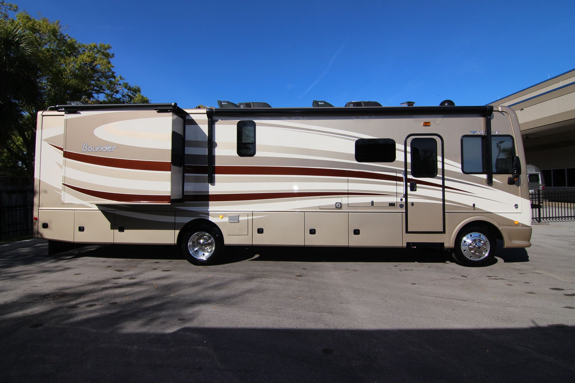 Used 2017 Fleetwood Bounder 35K Class A  For Sale