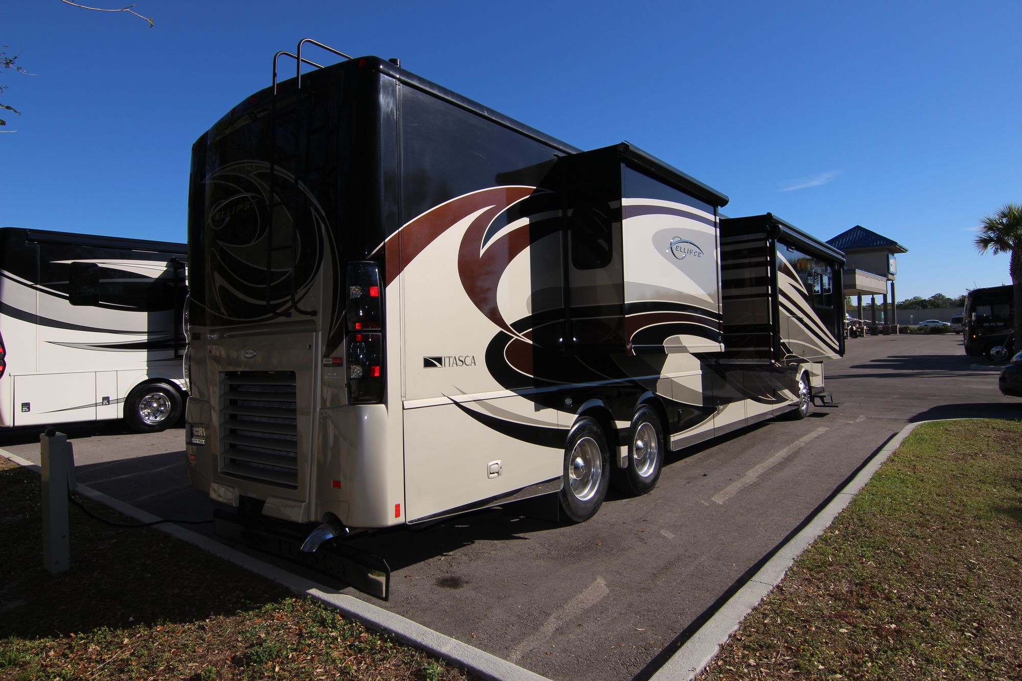 Used 2013 Itasca Ellipse 42QD Class A  For Sale