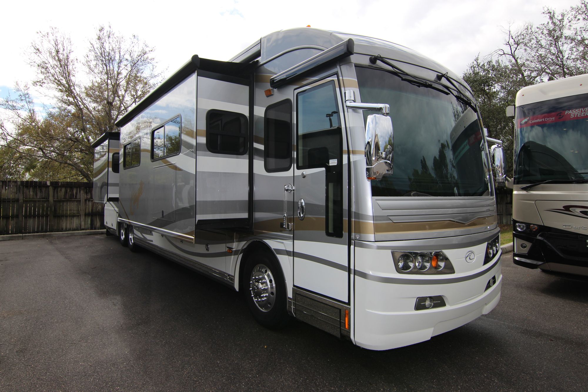 Used 2010 American Eagle 45B Class A  For Sale