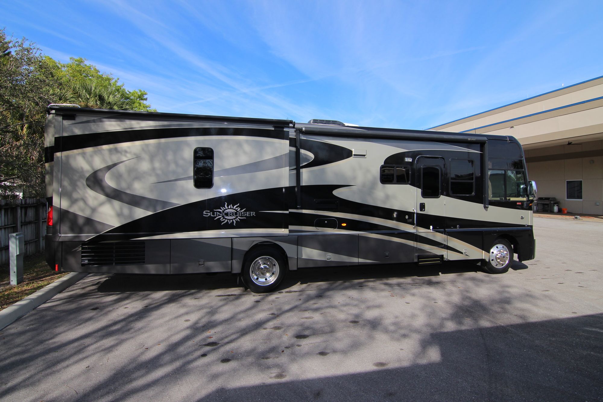 Used 2009 Itasca Suncruiser 35L Class A  For Sale