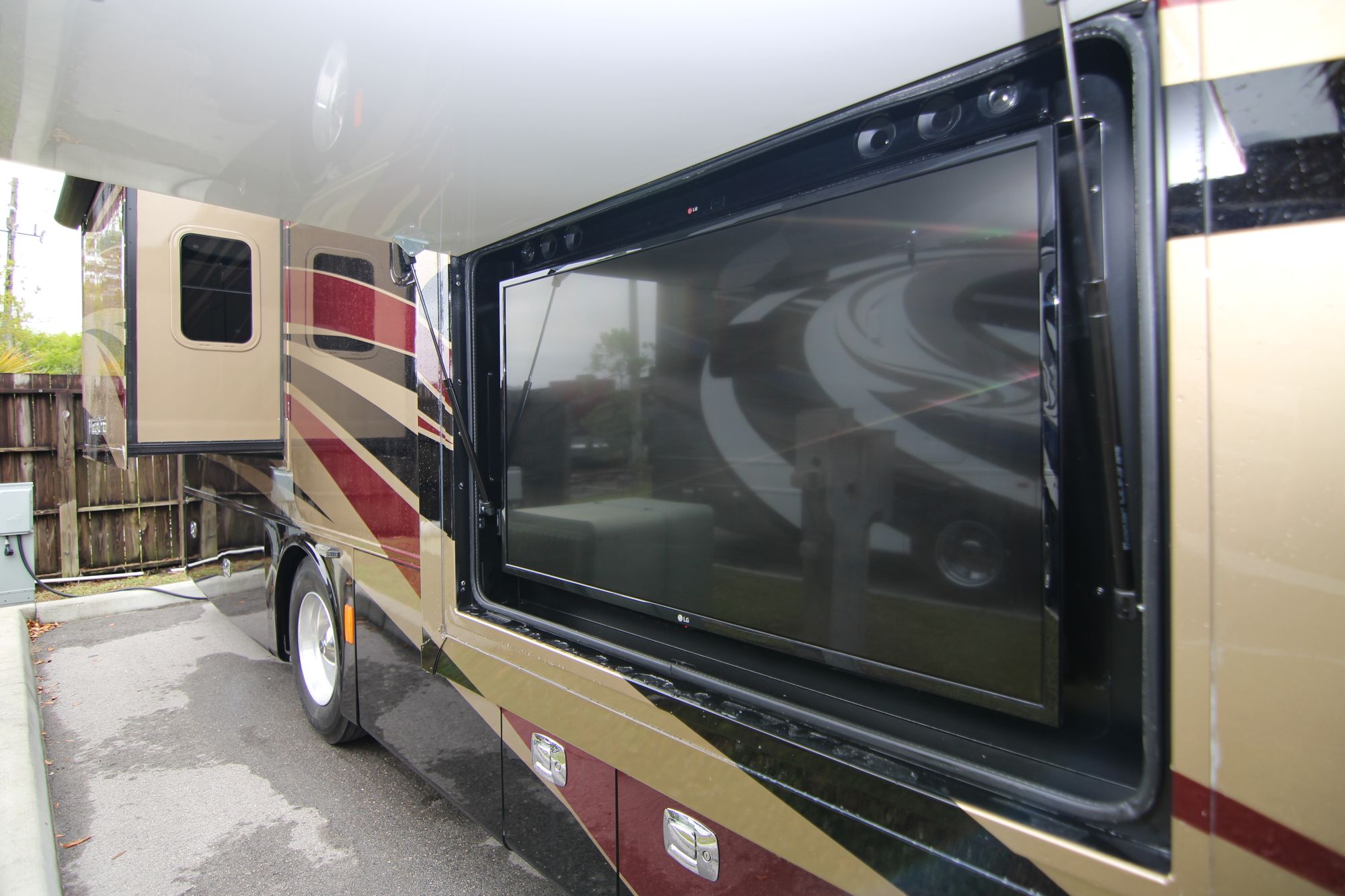 Used 2017 Tiffin Motor Homes Phaeton 40QKH Class A  For Sale