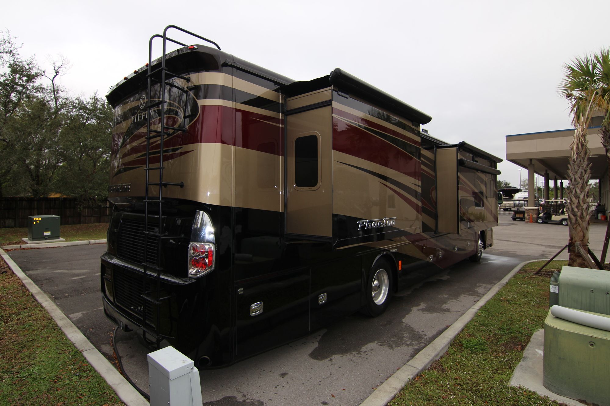 Used 2017 Tiffin Motor Homes Phaeton 40QKH Class A  For Sale