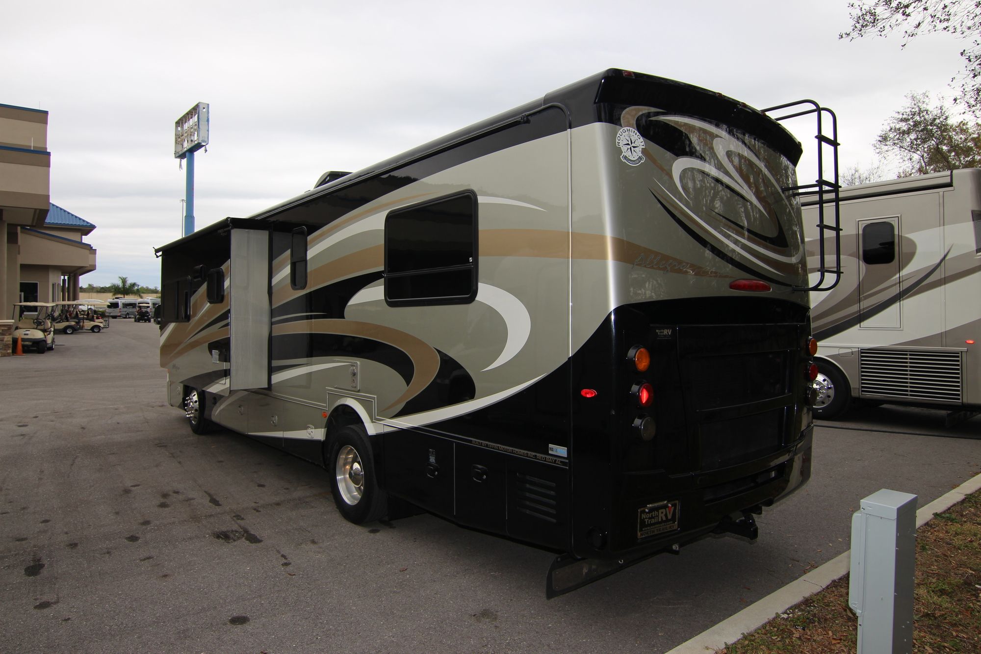 Used 2014 Tiffin Motor Homes Breeze 32BR Class A  For Sale