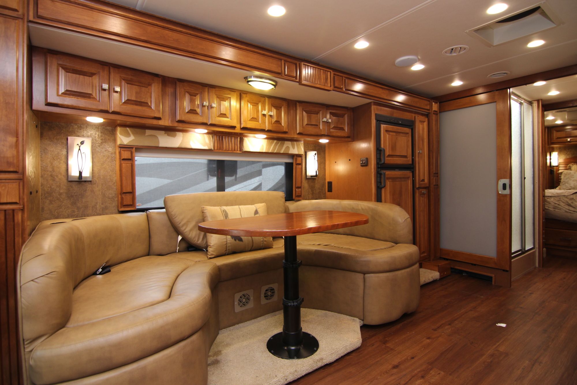 Used 2014 Tiffin Motor Homes Breeze 32BR Class A  For Sale