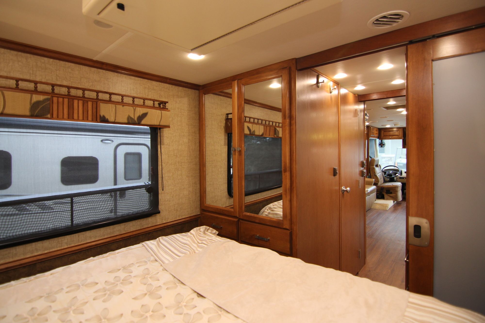 Used 2014 Tiffin Motor Homes Breeze 32BR Class A  For Sale