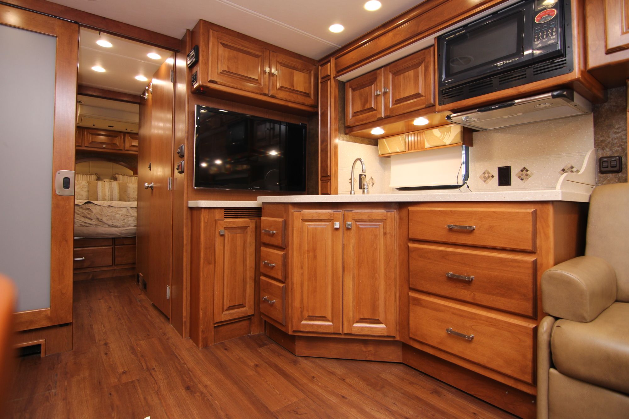 Used 2014 Tiffin Motor Homes Breeze 32BR Class A  For Sale