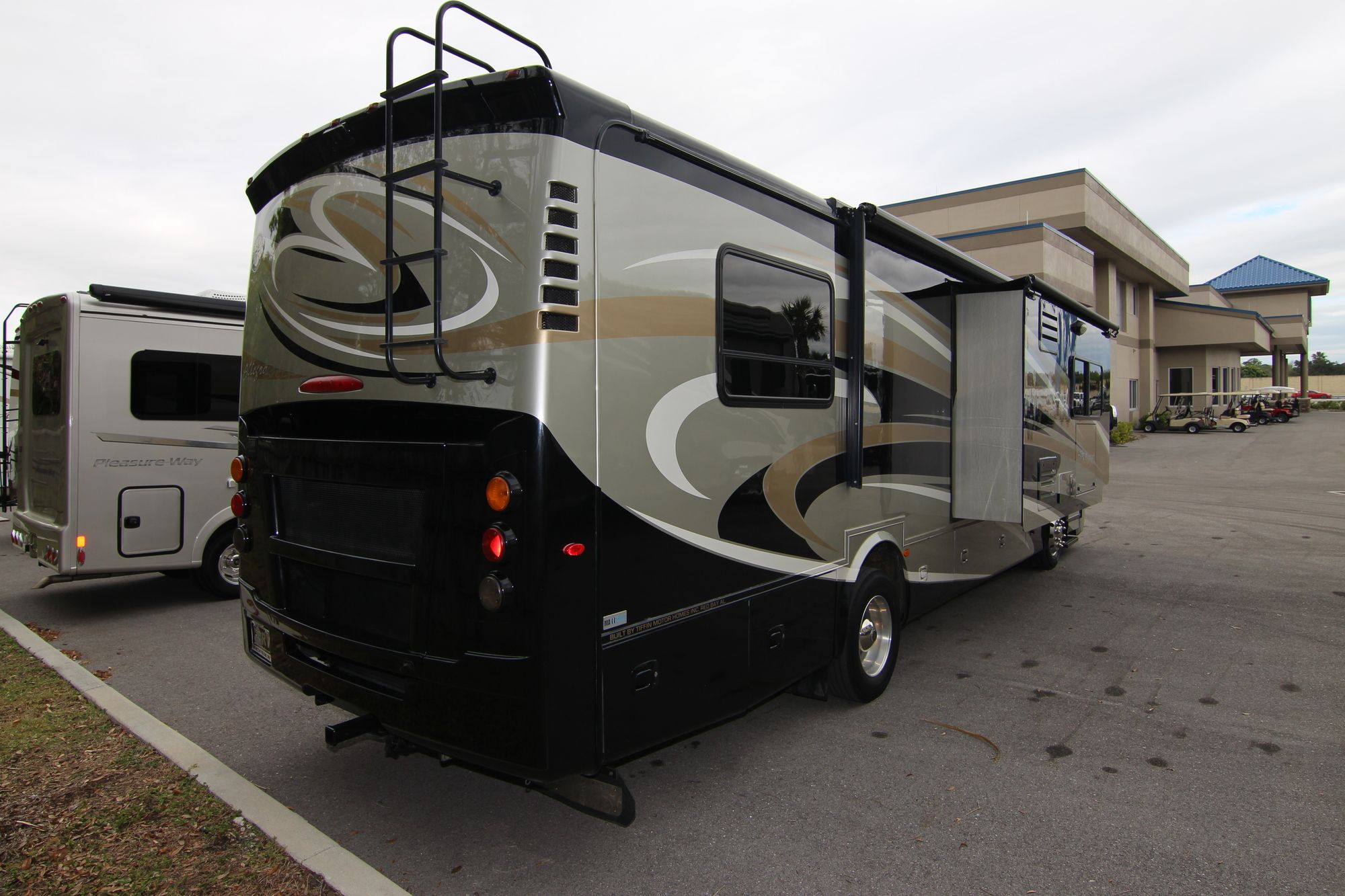 Used 2014 Tiffin Motor Homes Breeze 32BR Class A  For Sale