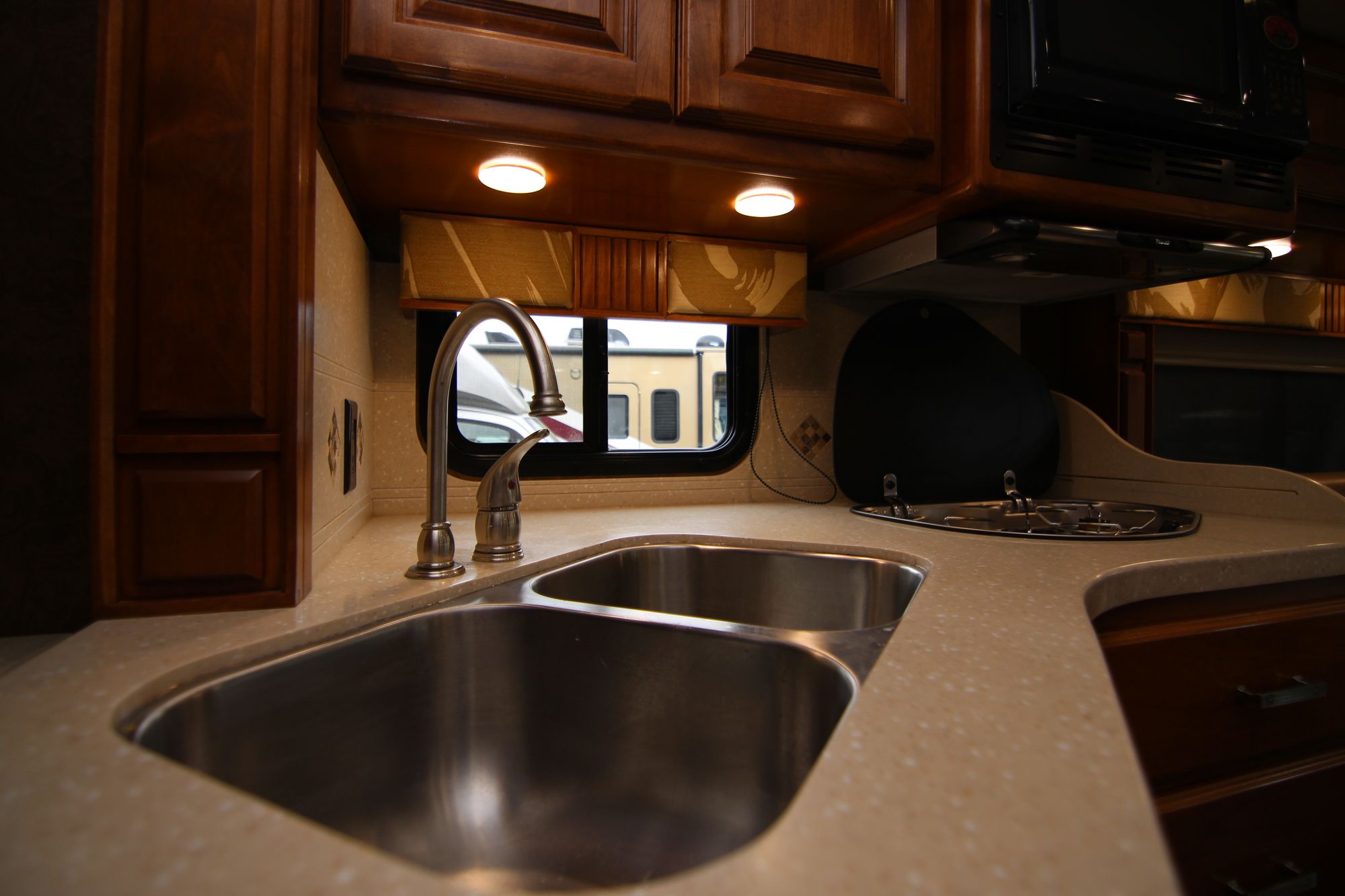 Used 2014 Tiffin Motor Homes Breeze 32BR Class A  For Sale