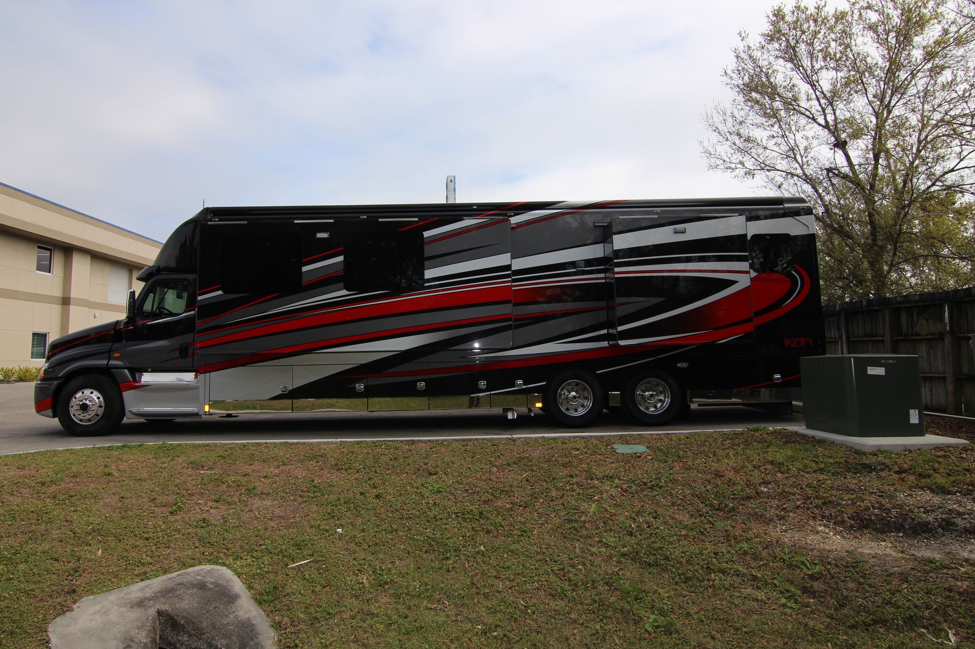 Used 2017 Renegade Rv Ikon 4534 Class C  For Sale