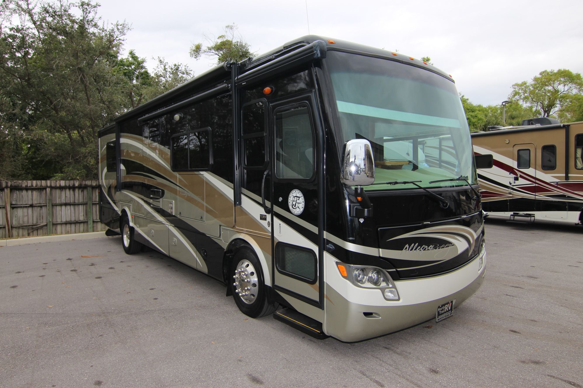 Used 2014 Tiffin Motor Homes Breeze 32BR Class A  For Sale