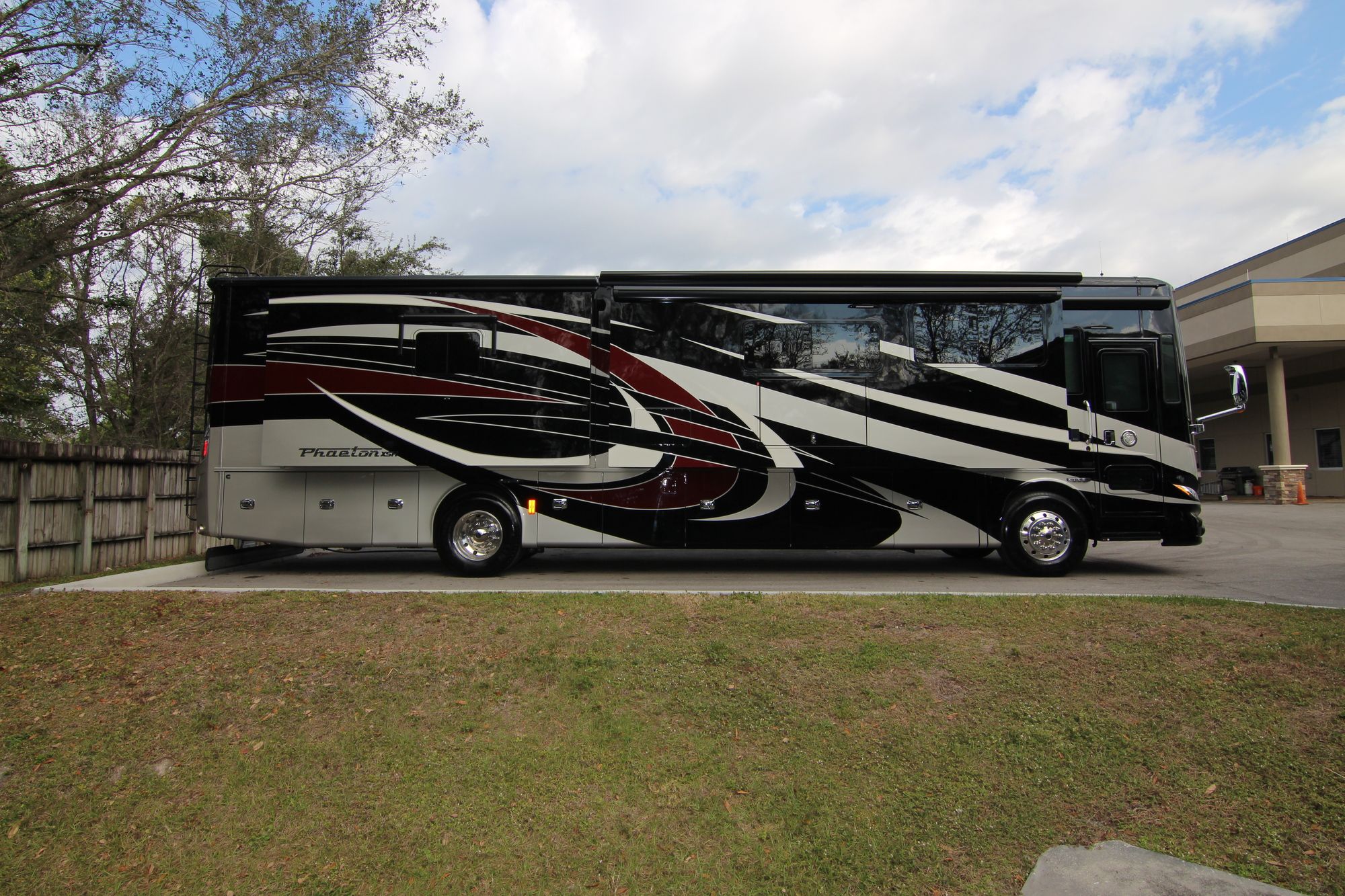 New 2019 Tiffin Motor Homes Phaeton 40 IH Class A  For Sale