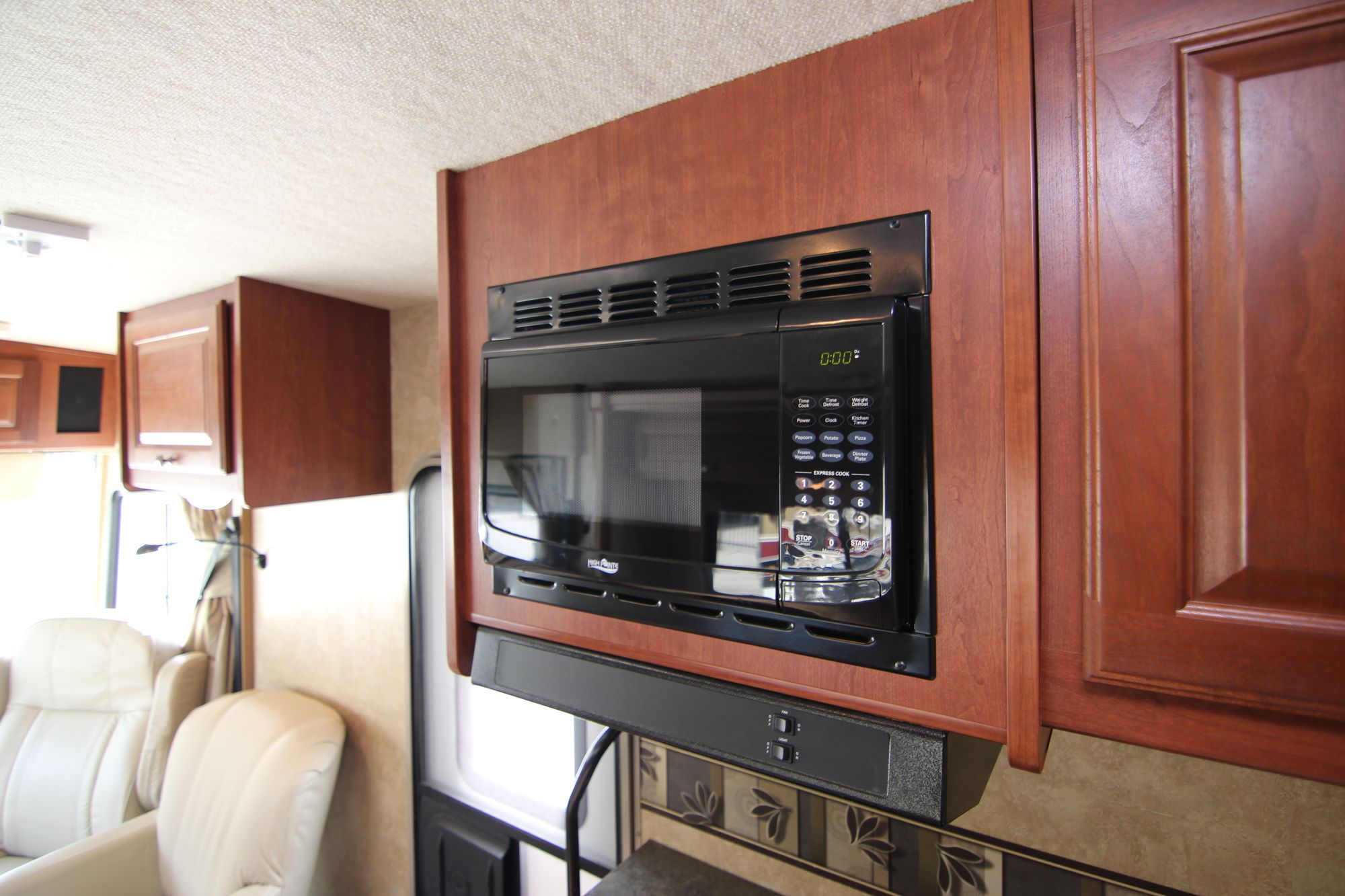 Used 2014 Winnebago Vista 26HE Class A  For Sale