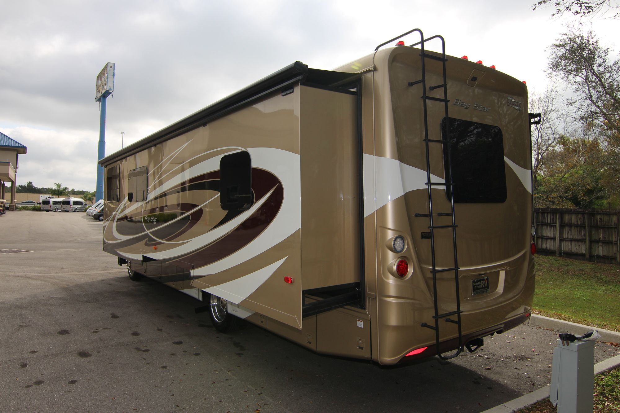 Used 2017 Newmar Bay Star 3401 Class A  For Sale