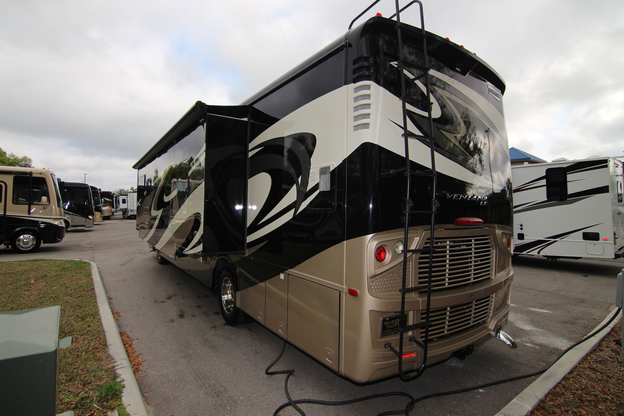 Used 2015 Newmar Ventana Le 3812 Class A  For Sale