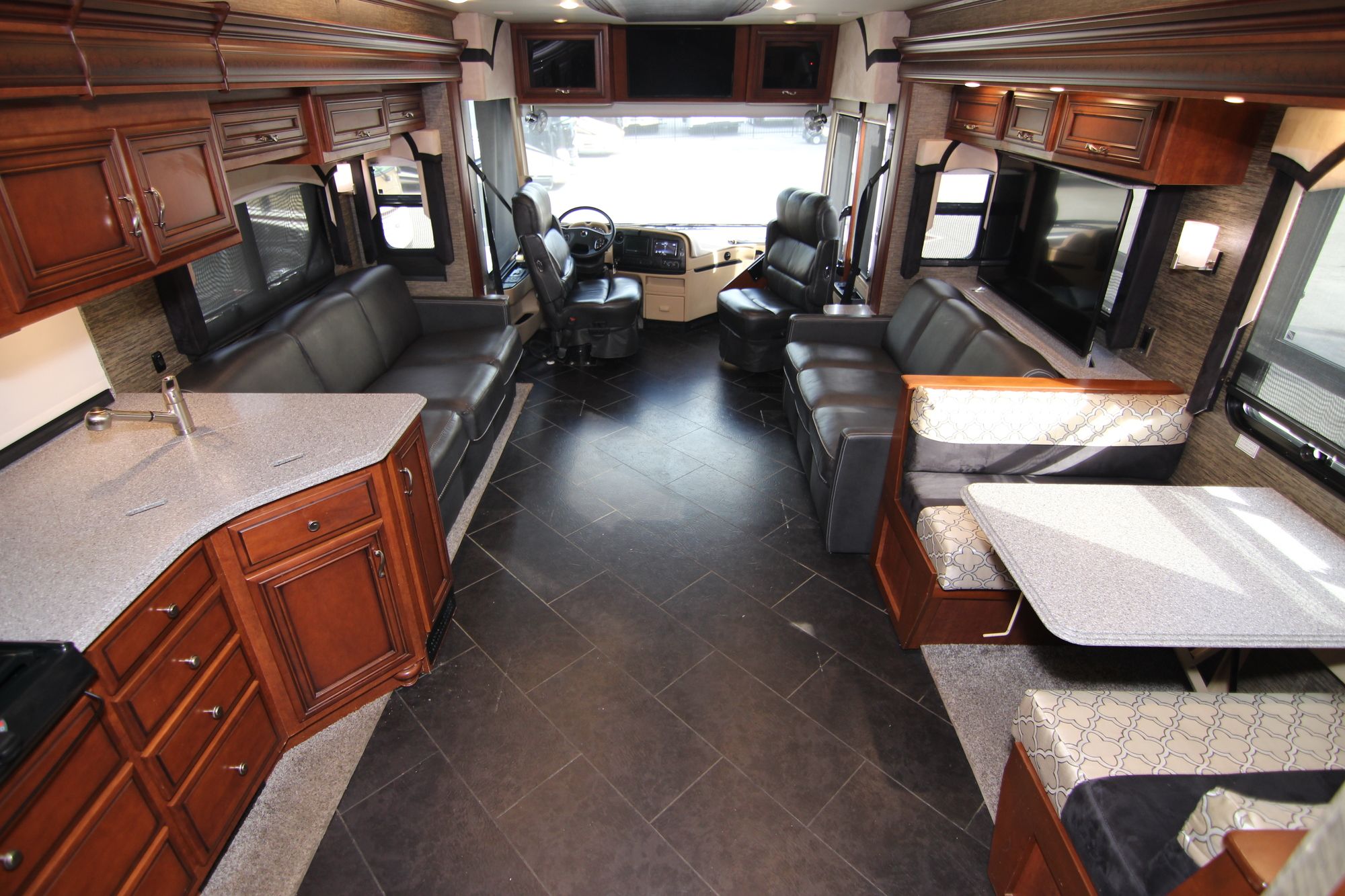 Used 2015 Newmar Ventana Le 3812 Class A  For Sale