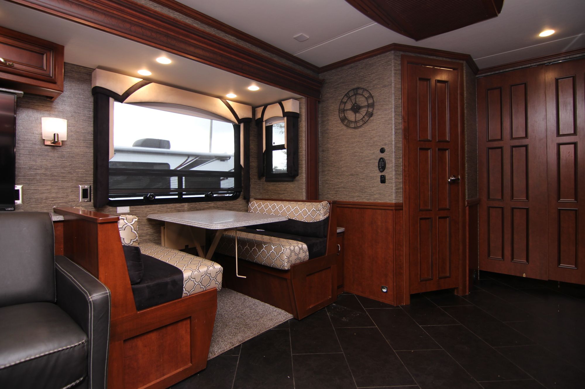 Used 2015 Newmar Ventana Le 3812 Class A  For Sale