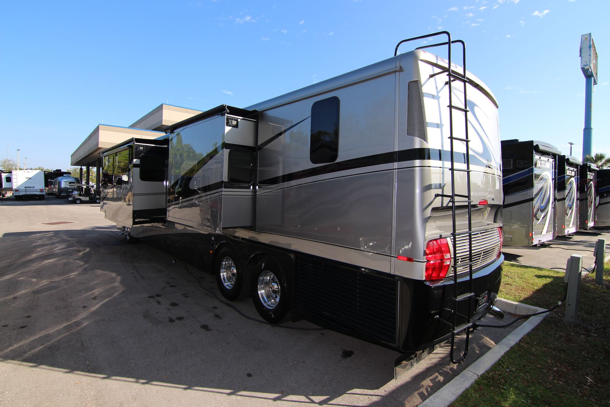 Used 2008 Newmar Mountain Aire 4528 Class A  For Sale