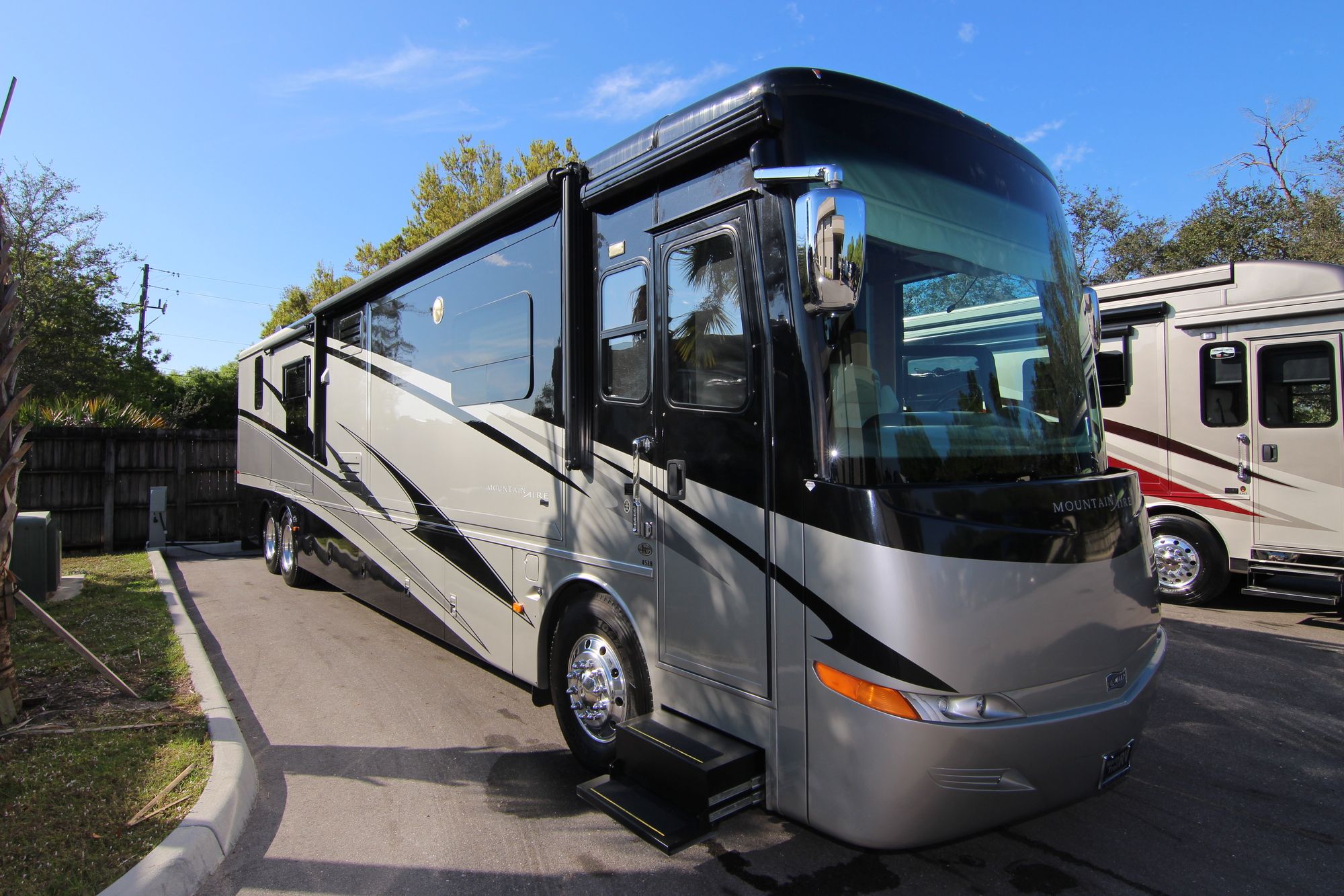 Used 2008 Newmar Mountain Aire 4528 Class A  For Sale