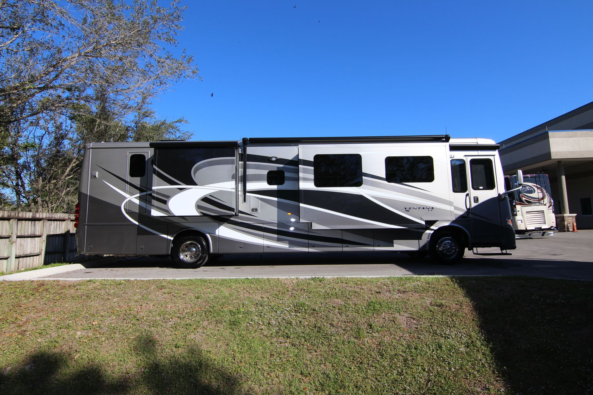 New 2019 Newmar Ventana Le 4002 Class A  For Sale