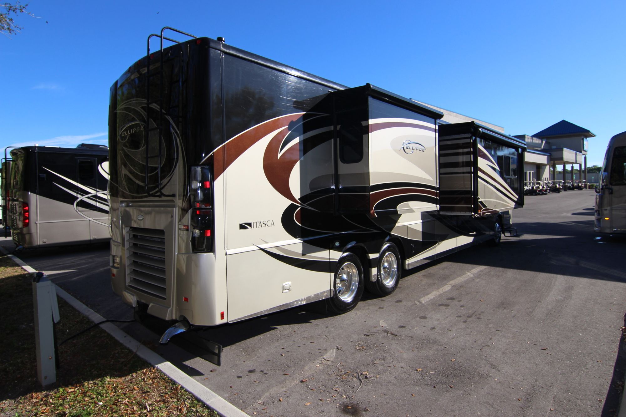 Used 2013 Itasca Ellipse 42QD Class A  For Sale