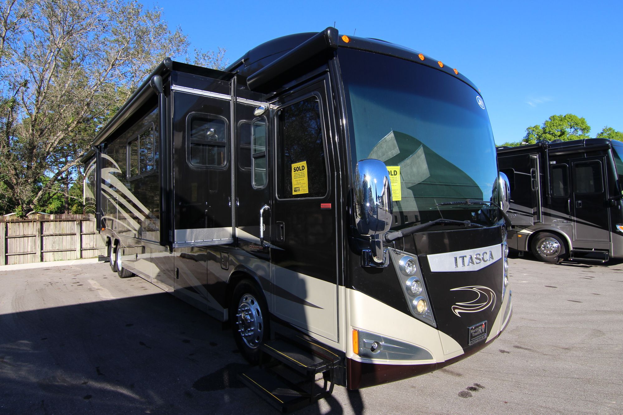 Used 2013 Itasca Ellipse 42QD Class A  For Sale