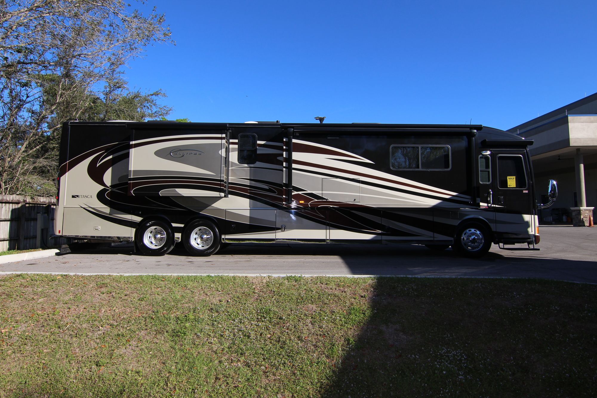 Used 2013 Itasca Ellipse 42QD Class A  For Sale