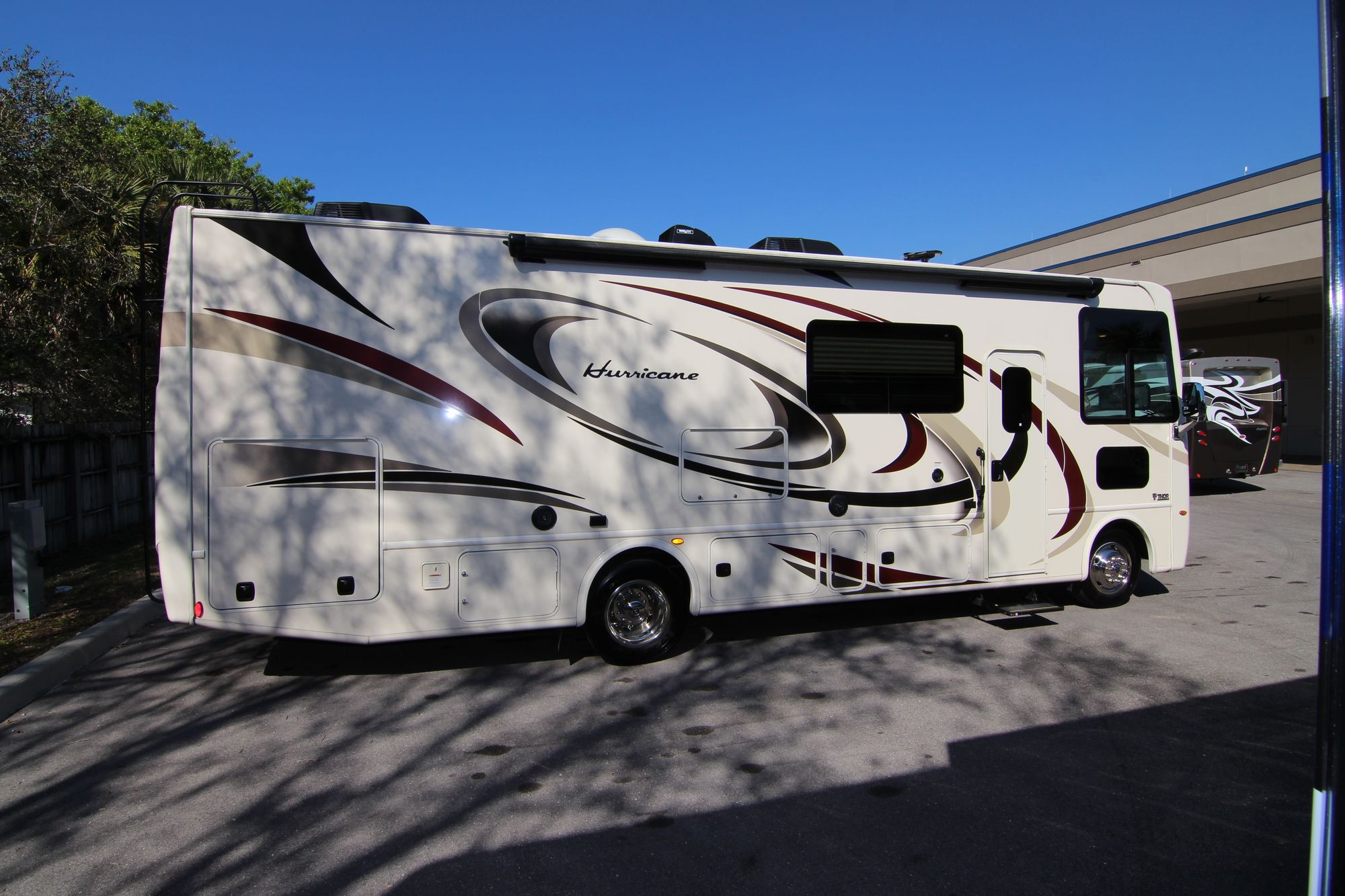 Used 2018 Thor Hurricane 29M Class A  For Sale